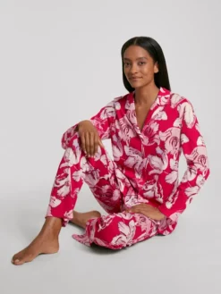 Calida Blooming Nights Pyjama, Durchgeknöpft Barberry Red -Geschenkideen Verkäufe Calida Blooming Nights Pyjama durchgeknoepft rot 43252 176 6