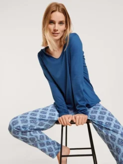 Calida Favourites Provence Langarm-Shirt, V-Neck Lapis Blue -Geschenkideen Verkäufe Calida Favourites Provence Langarm Shirt V Neck blau 15334 437 6