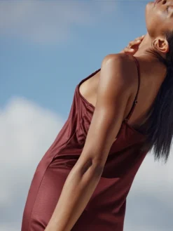 Calida Glamorous Nights Nachthemd Mit Spaghettiträgern, Länge 120cm Dark Cherry -Geschenkideen Verkäufe Calida Glamorous Nights Nachthemd Laenge 120cm rot 34097 177 3