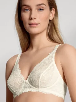 Calida Sensual Secrets Spitzen-BH Ohne Bügel -Geschenkideen Verkäufe Calida Sensual Secrets Soft Spitzen BH Comfort Rueckenteil ohne Buegel weiss alabaster 03131 911 3