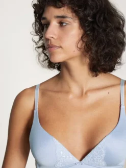 Calida Sensual Secrets Triangel-BH -Geschenkideen Verkäufe Calida Sensual Secrets Spitzen BH ohne Buegel blau 03031 470 4