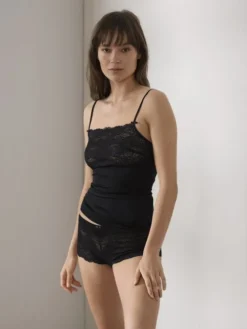 Calida Sensual Secrets Spaghetti-Top Mit Breitem Spitzensaum Schwarz 9 Calida Sensual Secrets Spaghetti-Top Mit Breitem Spitzensaum Schwarz -Geschenkideen Verkäufe Calida Sweet Secrets Spaghetti Top schwarz 11531 992 1